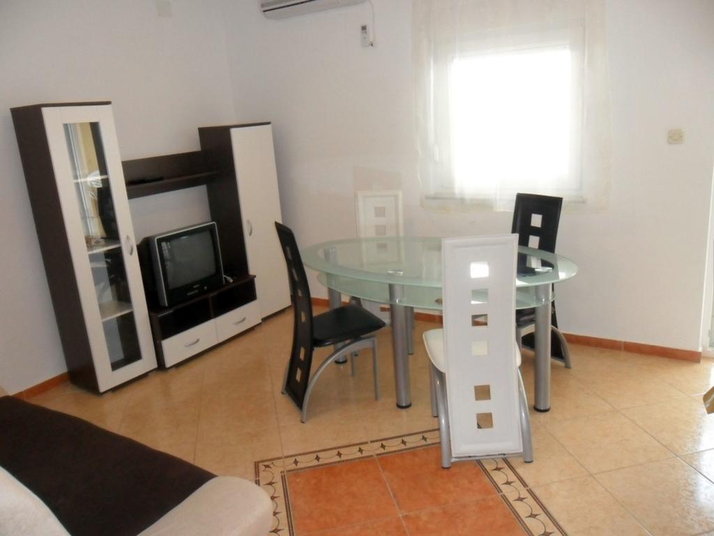 Apartments Mislav Novalja Habitación foto